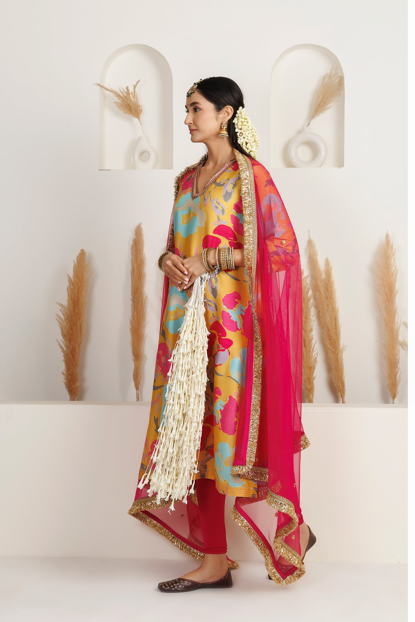 MMD/ GUL/ 102 CHANDERI GUL-PRINTED AARI EMBROIDERED ROSHAN KURTA WITH A PINK LYCRA CHURIDAR WITH A CHINTA SITARA KINARI DUPATTA