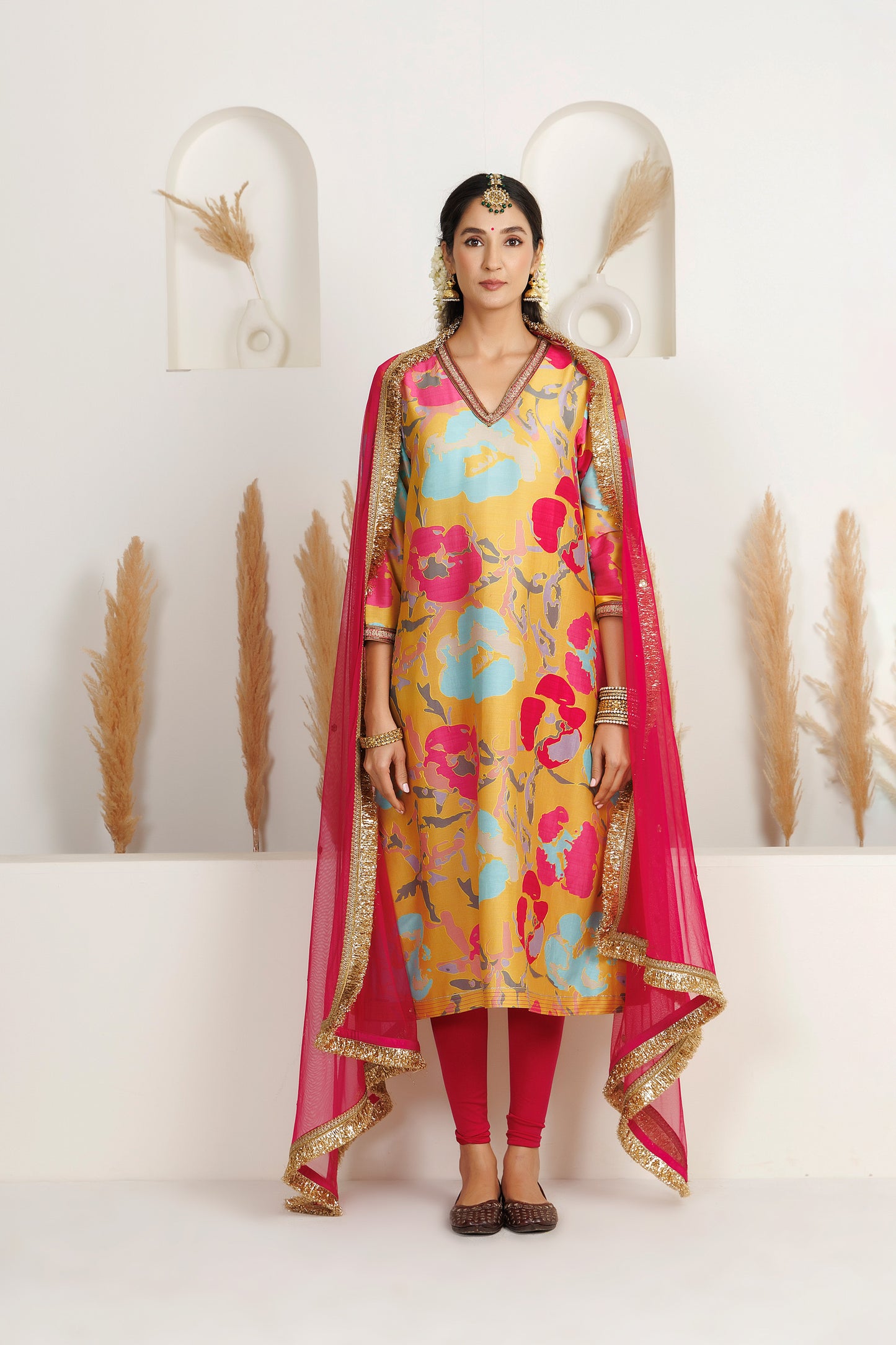 MMD/ GUL/ 102 CHANDERI GUL-PRINTED AARI EMBROIDERED ROSHAN KURTA WITH A PINK LYCRA CHURIDAR WITH A CHINTA SITARA KINARI DUPATTA