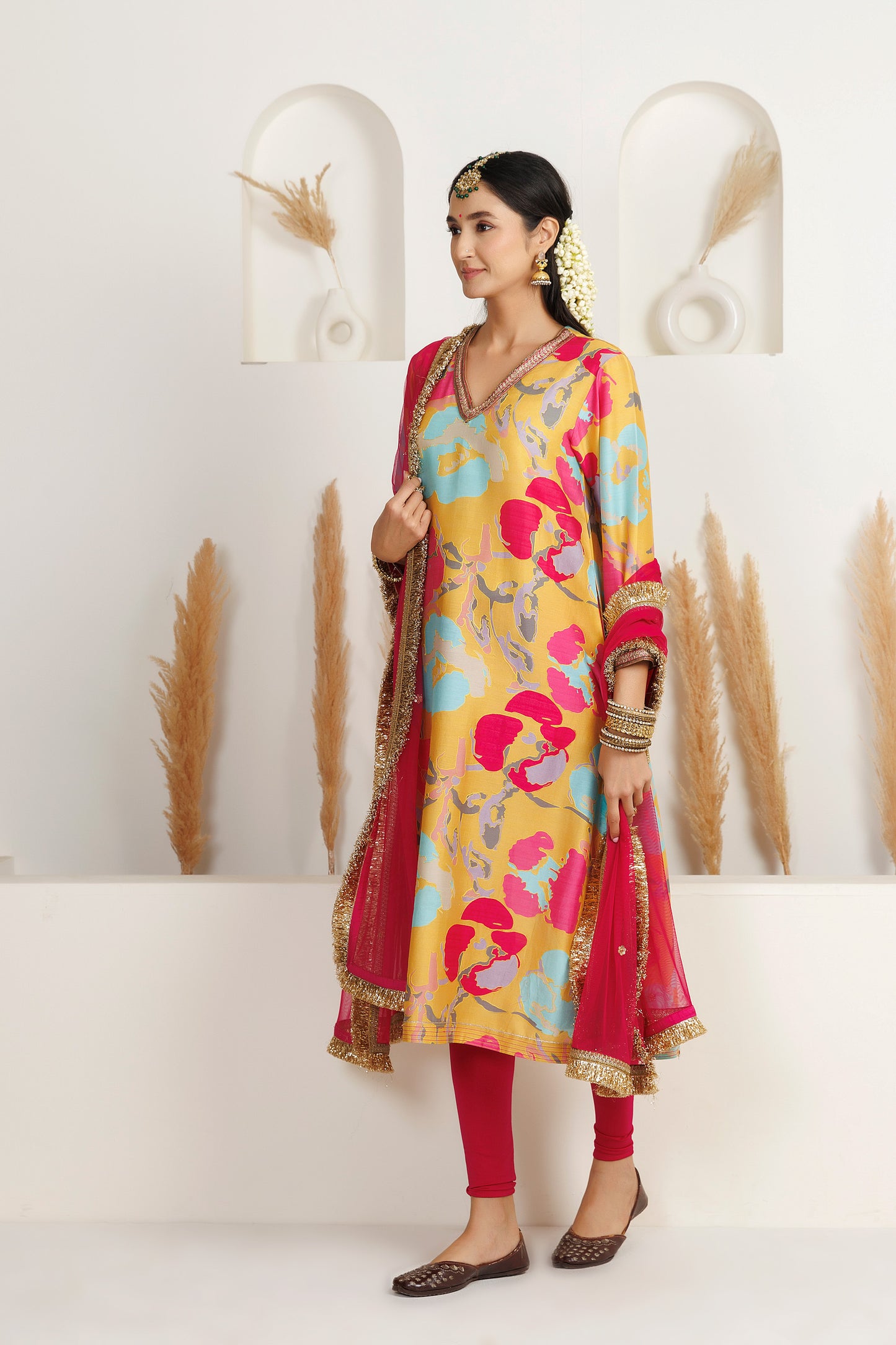 MMD/ GUL/ 102 CHANDERI GUL-PRINTED AARI EMBROIDERED ROSHAN KURTA WITH A PINK LYCRA CHURIDAR WITH A CHINTA SITARA KINARI DUPATTA