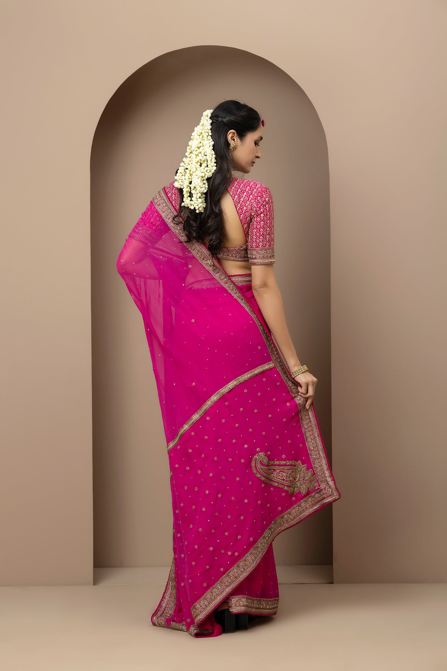 MMD/GUL/106 Gulab aangi embroidered dupion blouse with a gul naar ambi georgette saree.