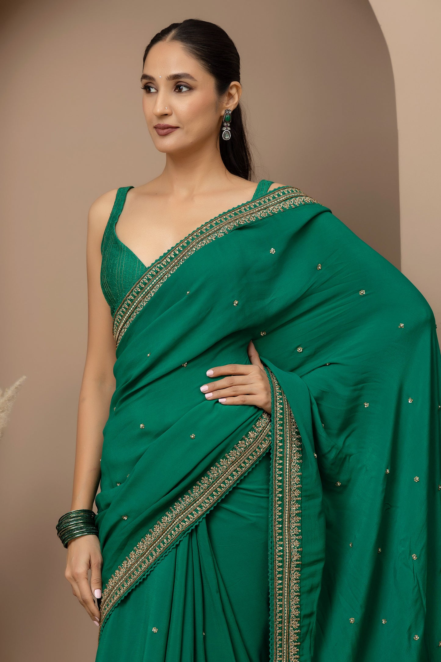 MMD/GUL/116 Crepe saree paired with a tailored silk dupion sweetheart blouse for a refined contemporary look. refined contemporary elegance.